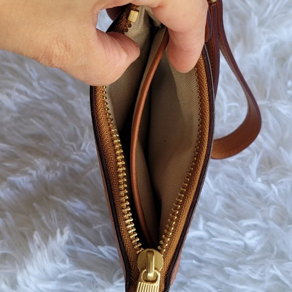 Ralph Lauren Coin Wristlet - Picture 5 of 5